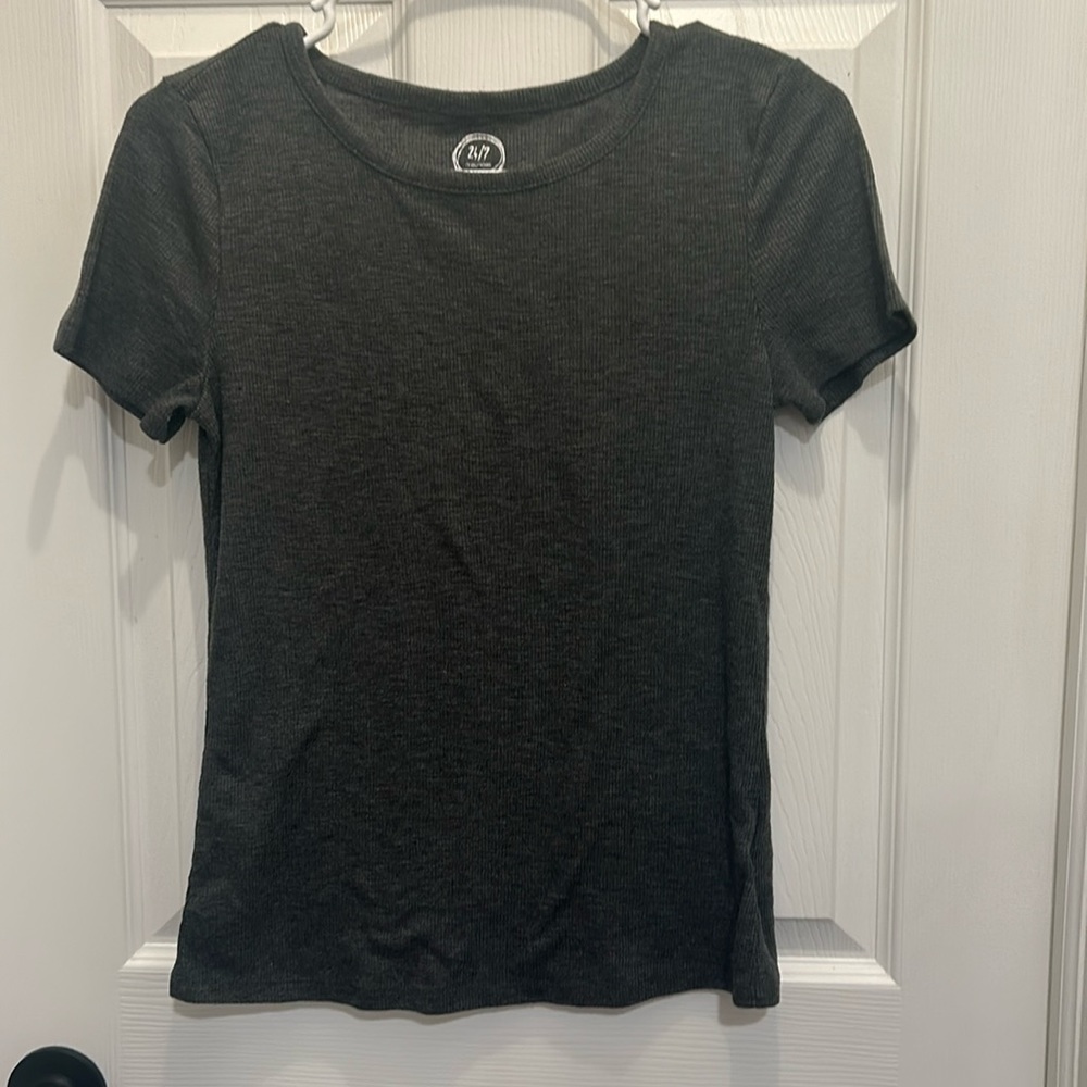 MAURICES Gray Casual Short Leave T-Shirt SIZE: Small